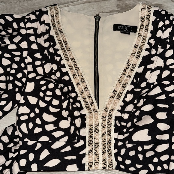 PATBO 2 piece black & white flirty short set Size Small Top. Size 4 Bottom - Picture 3 of 5